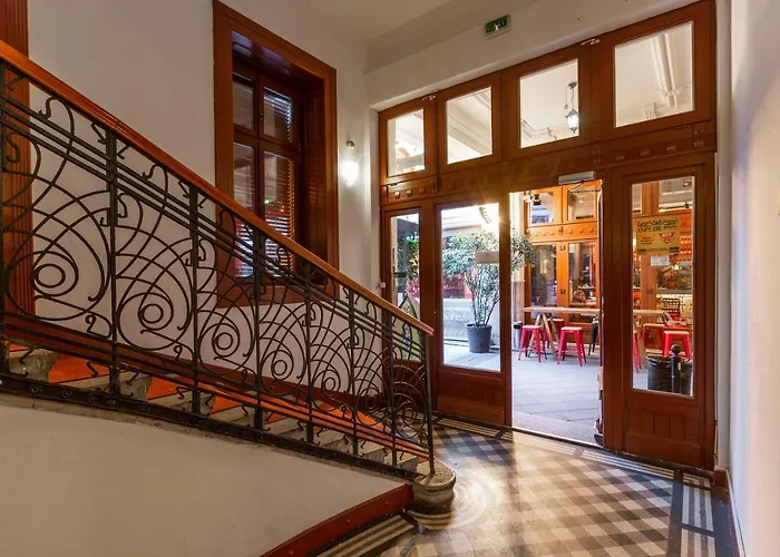 Explore Budapest From A Luxurious Cozy Apartment