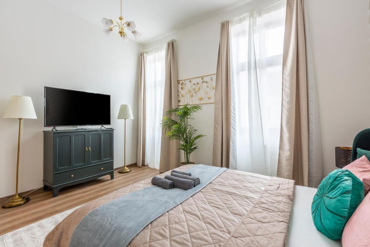 Explore From A Luxurious Cozy דירה *