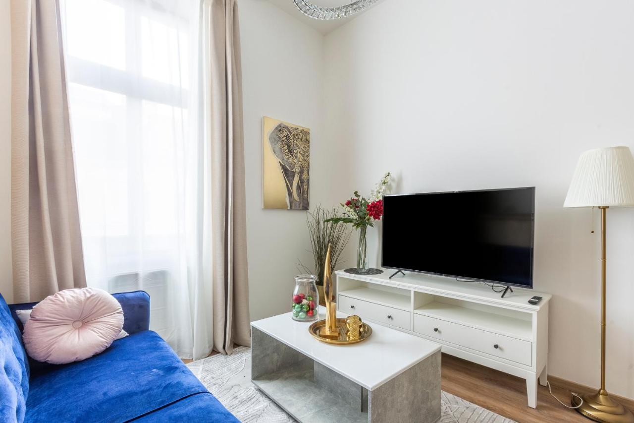 Explore From A Luxurious Cozy בודפשט