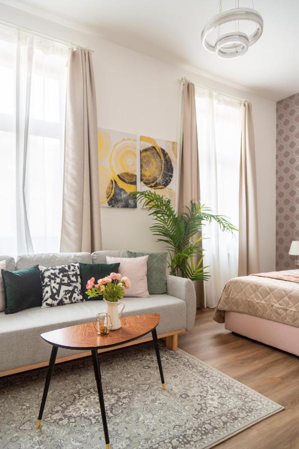 Explore From A Luxurious Cozy בודפשט