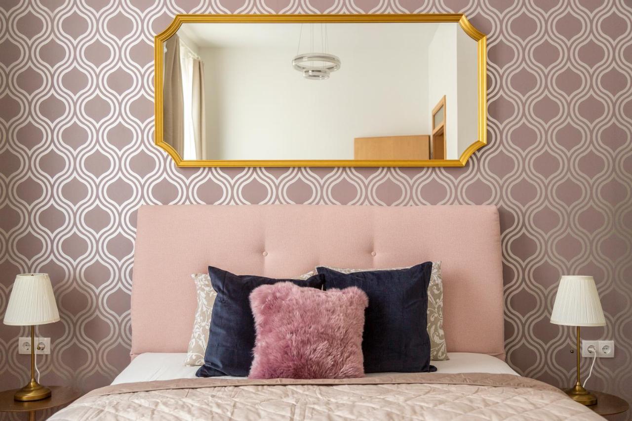 Explore From A Luxurious Cozy בודפשט