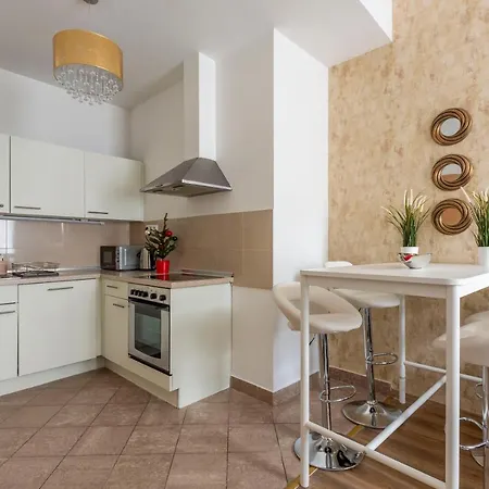 Explore Budapest From A Luxurious Cozy Apartment מראה חיצוני תמונה