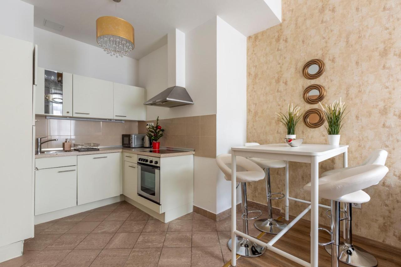 Explore From A Luxurious Cozy Apartment