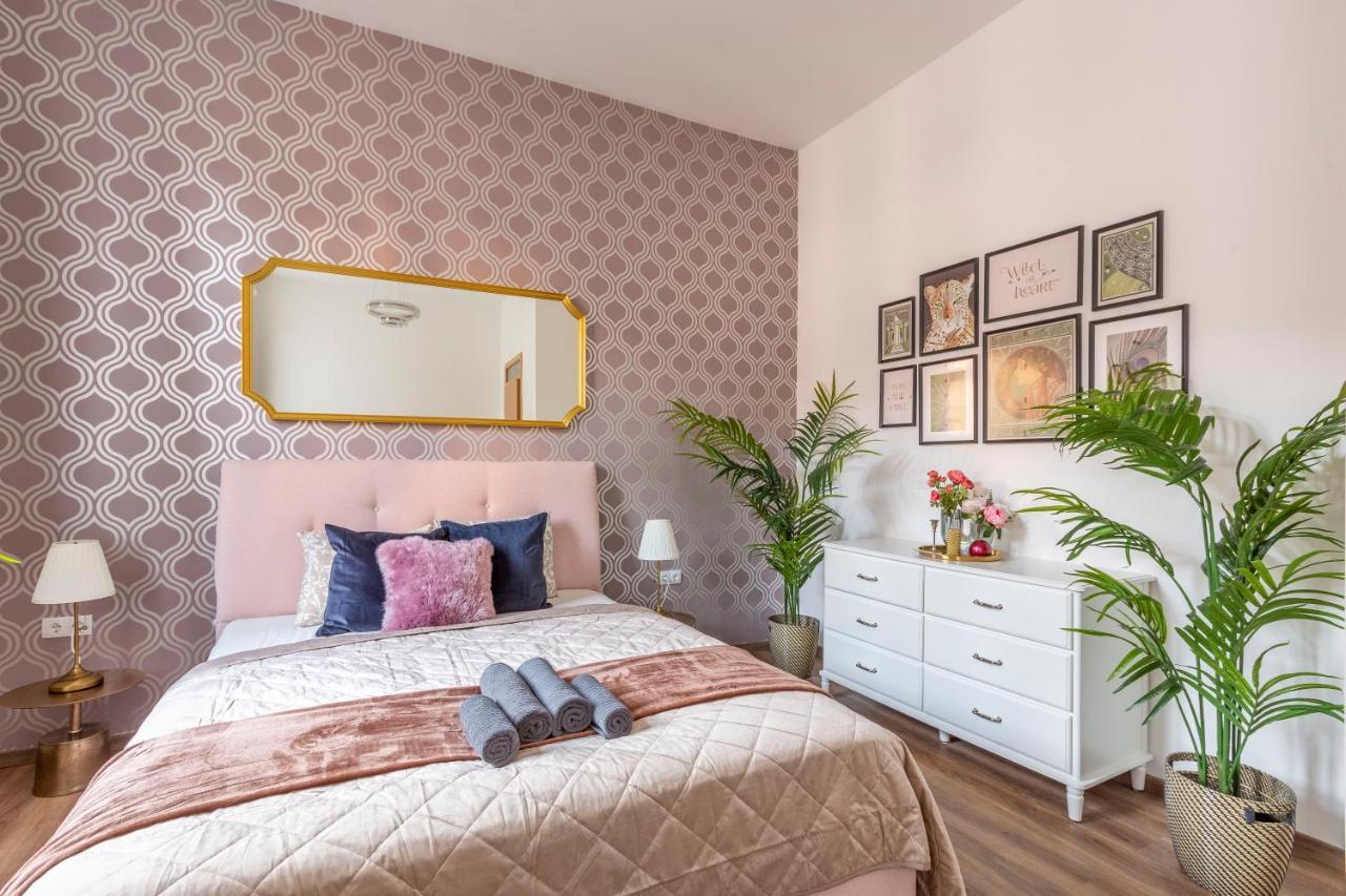 Apartment Explore From A Luxurious Cozy *